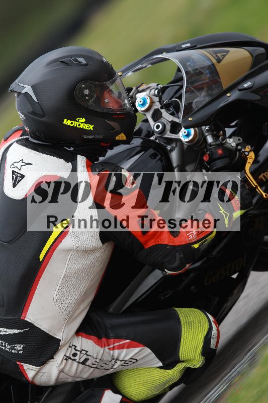Archiv-2022/13 25.04.2022 Plüss Moto Sport ADR/Freies Fahren/backside